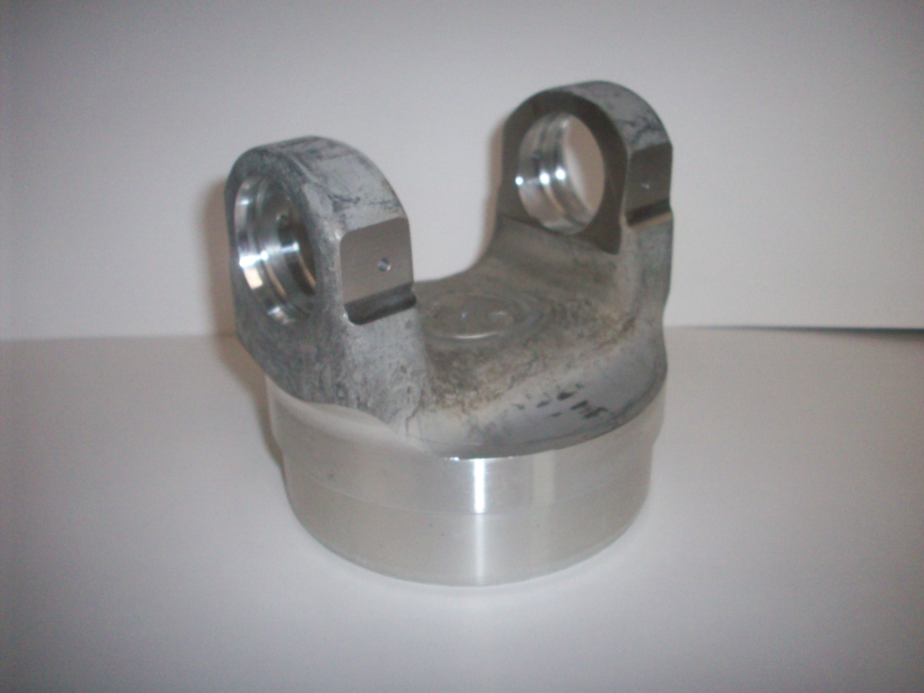 Weld Yoke 40070855